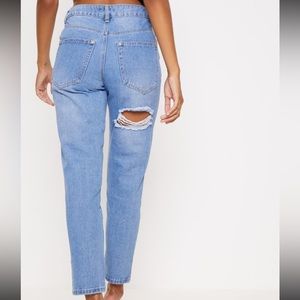 ✨NWOT✨ JEANS WITH DISTRESSING ON THE BUTT